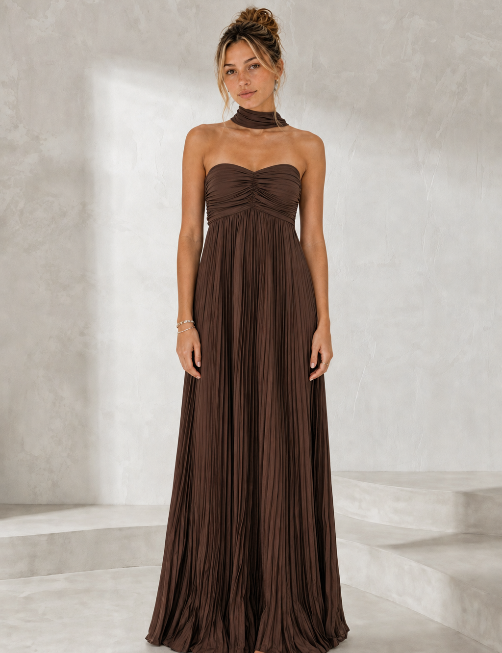 Robe longue plissée dos nu variante marron