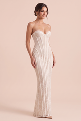 Vestido cai-cai de renda com costas de atacadores