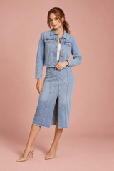 Fato de casaco jeans e saia midi