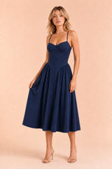 Vestido midi de alças finas decote reto