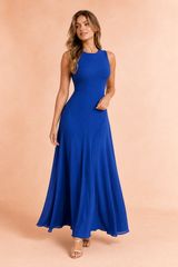 Vestido comprido azul fluido sem mangas