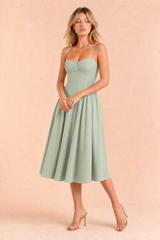 Vestido midi de alças finas decote reto