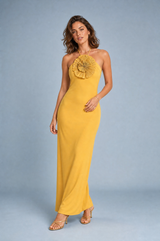 Vestido longo amarelo com gola halter