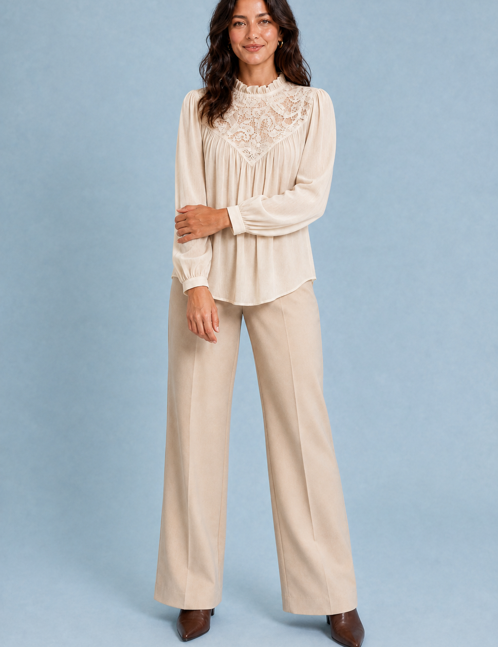 Blusa de gola folhada e mangas bufantes