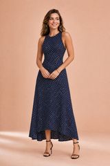 Vestido longo de costas nuas com bolinhas
