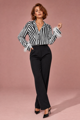 Camisa preta com estampa de zebra e plumas