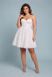 Robe blanche bustier dos lacé | Porté sur une silhouette plus ronde | Lounelle Paris