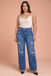 Jean bleu déchiré coupe ample | Porté sur une silhouette plus ronde | Lounelle Paris