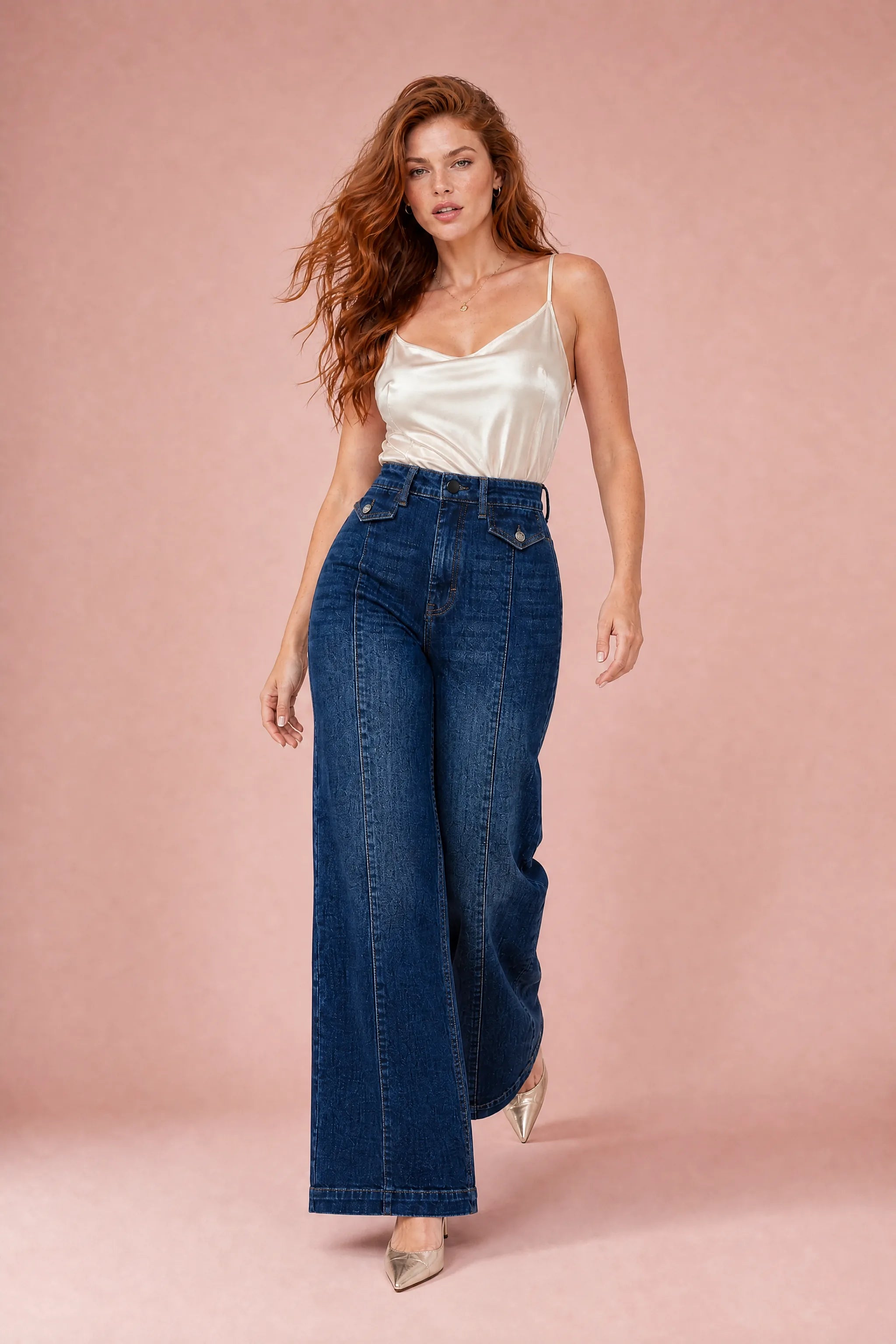 Jean bleu taille haute coupe large | Vue en mouvement | Lounelle Paris