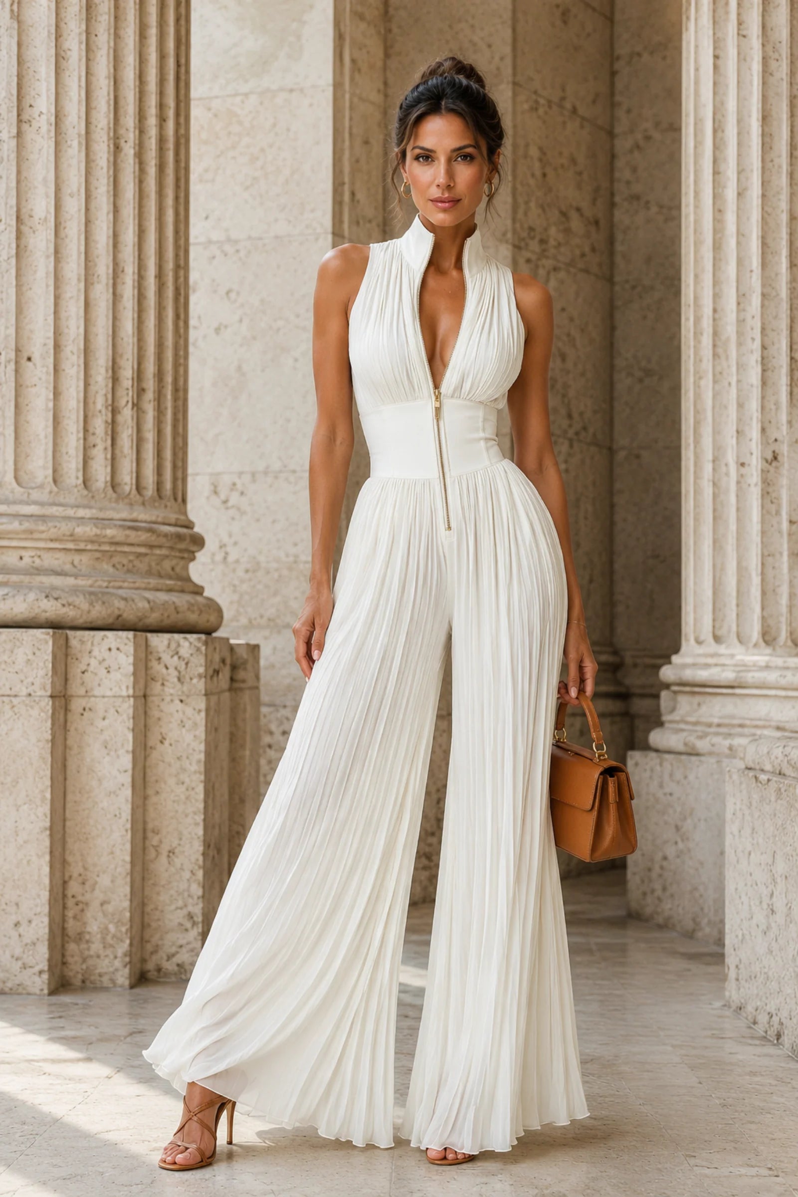 Vestido branco plissado de gola alta