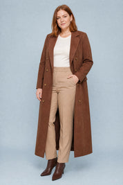 Manteau long marron effet suédine | Porté sur une autre silhouette | Lounelle Paris
