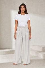 Pantalon large gris clair ceinturé