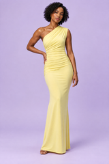 Vestido comprido amarelo assimétrico com franzidos