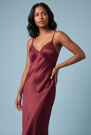 Robe nuisette longue bordeaux à dentelle | Vue rapprochée | Lounelle Paris