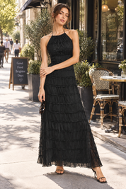 Robe longue plissée noire | Photo lifestyle | Lounelle Paris
