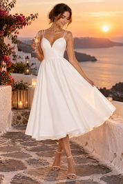 Robe midi blanche à fines bretelles et jupe ample | Deuxième photo lifestyle | Lounelle Paris