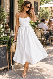Robe midi blanche plissée évasée | Photo lifestyle | Lounelle Paris