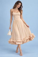 Vestido midi bege evasé com folho na bainha