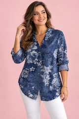 Camisa azul com botões e padrão geométrico