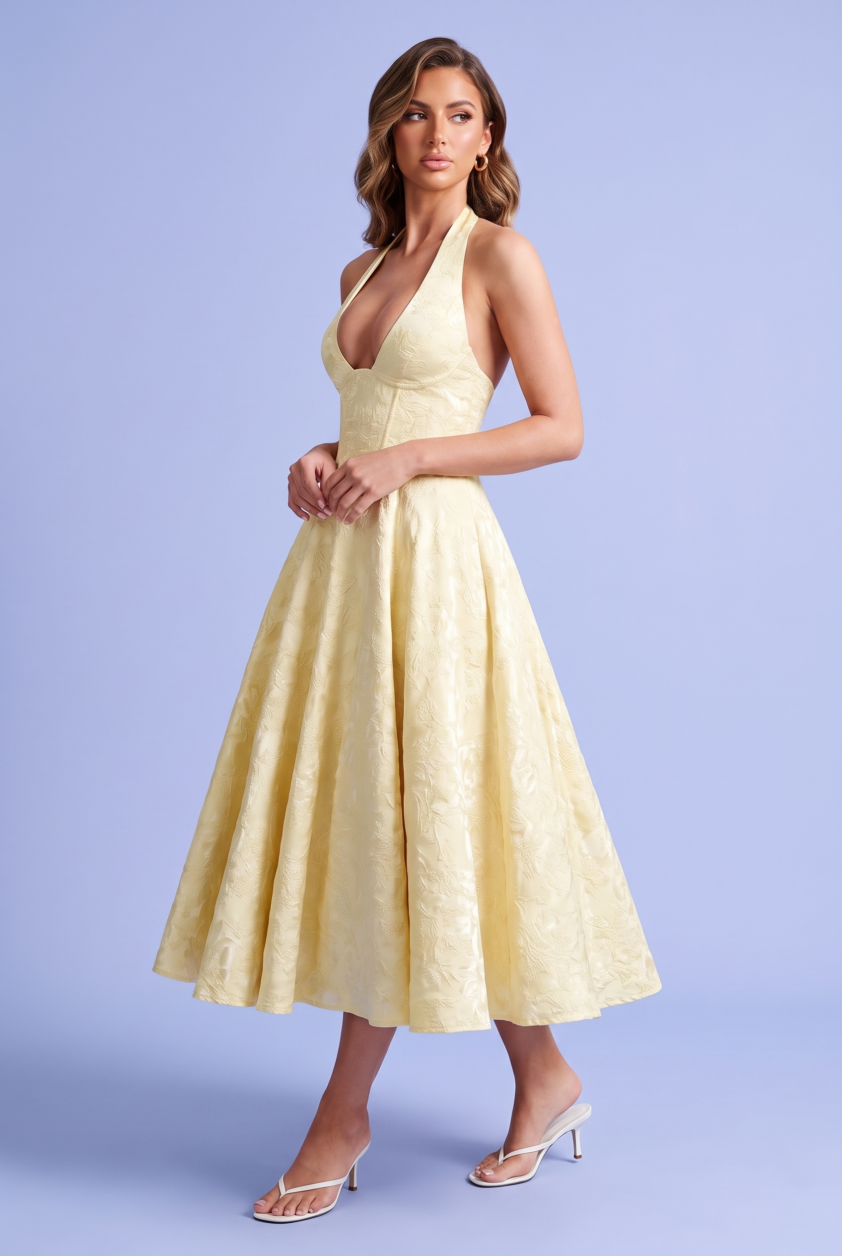 Robe midi jaune en dentelle à décolleté plongeant | Vue de face | Lounelle Paris
