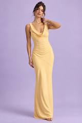 Vestido comprido assimétrico com torção amarelo