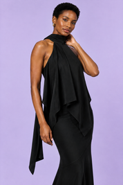 Jupe longue asymétrique noire à imprimé floral en satin mat | Vue rapprochée | Lounelle Paris
