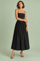 Vestido preto comprido com corpete