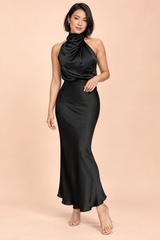 Vestido Midi Evasé Preto com Decote de Lenço