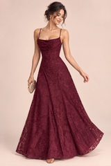 Vestido comprido cor de vinho com decote drapeado e flores