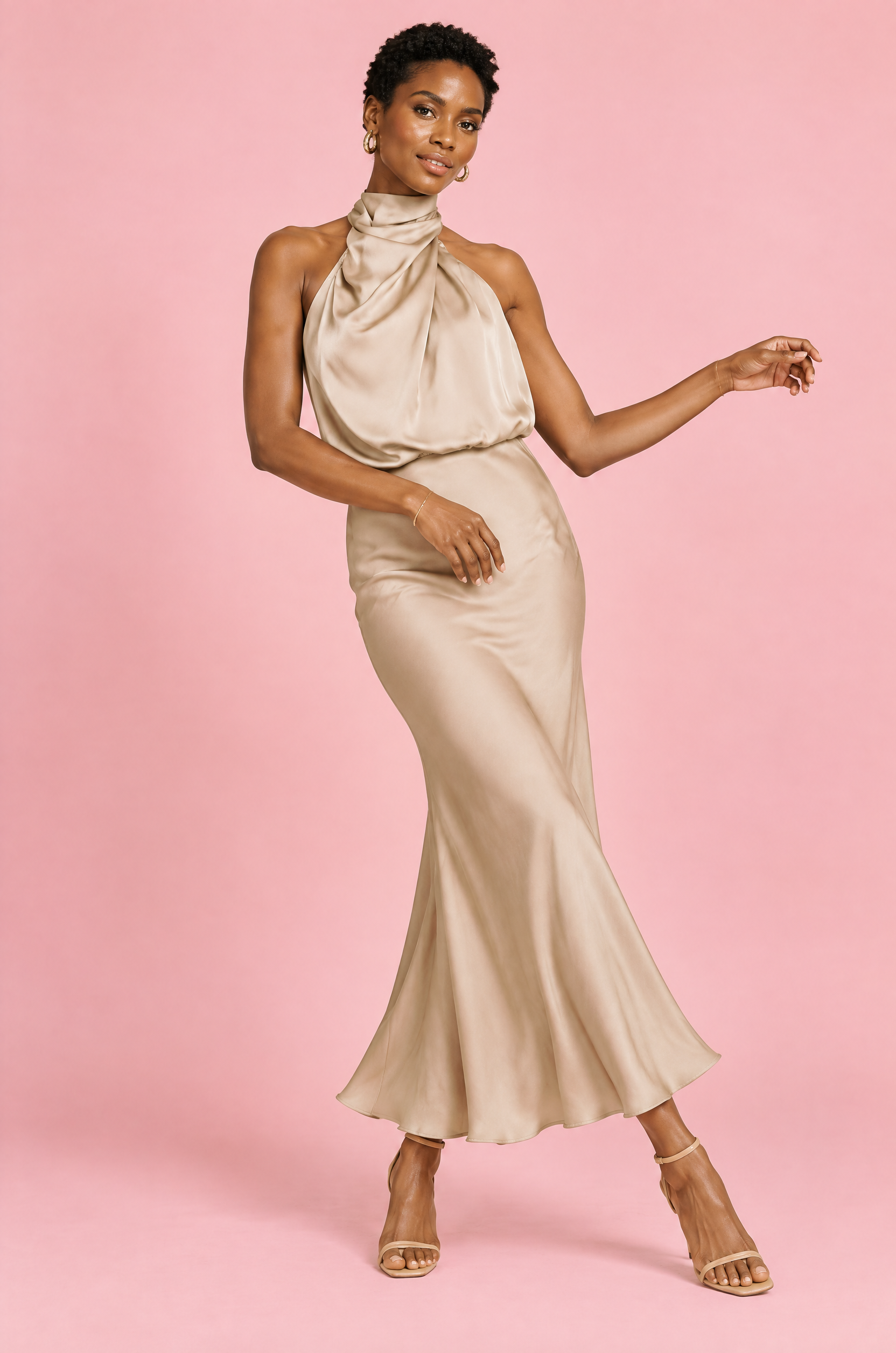 Robe midi trapèze beige à col foulard | Vue en mouvement | Lounelle Paris