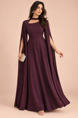 Vestido comprido cor de vinho com decote quadrado e mangas-capa