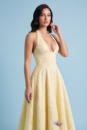 Robe midi jacquard à encolure dos nu jaune | Vue rapprochée | Lounelle Paris