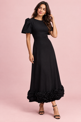 Vestido comprido preto com mangas balão e folhos