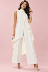 Conjunto branco de calças fluidas, sem mangas e de gola alta