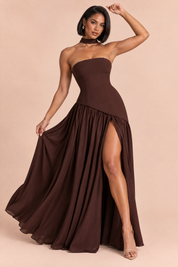 Robe longue marron foncé à encolure asymétrique | Vue en mouvement | Lounelle Paris