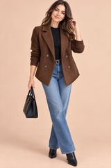 Blazer castanho escuro de trespasse com lapelas