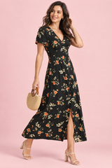 Vestido preto de decote em V e corte evasé