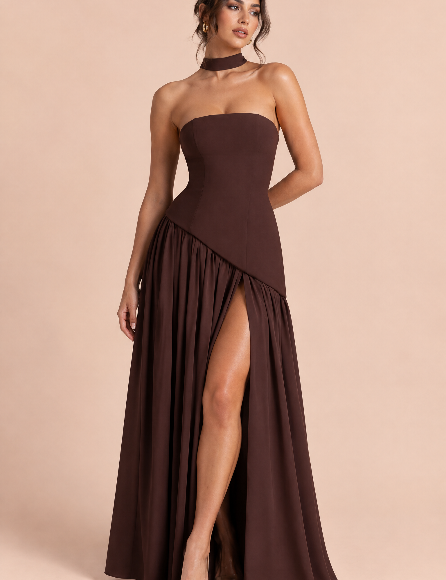 Robe longue marron foncé à encolure asymétrique | Vue de face | Lounelle Paris