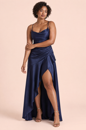Robe asymétrique bleu marine à col bénitier | Porté sur une autre silhouette | Lounelle Paris