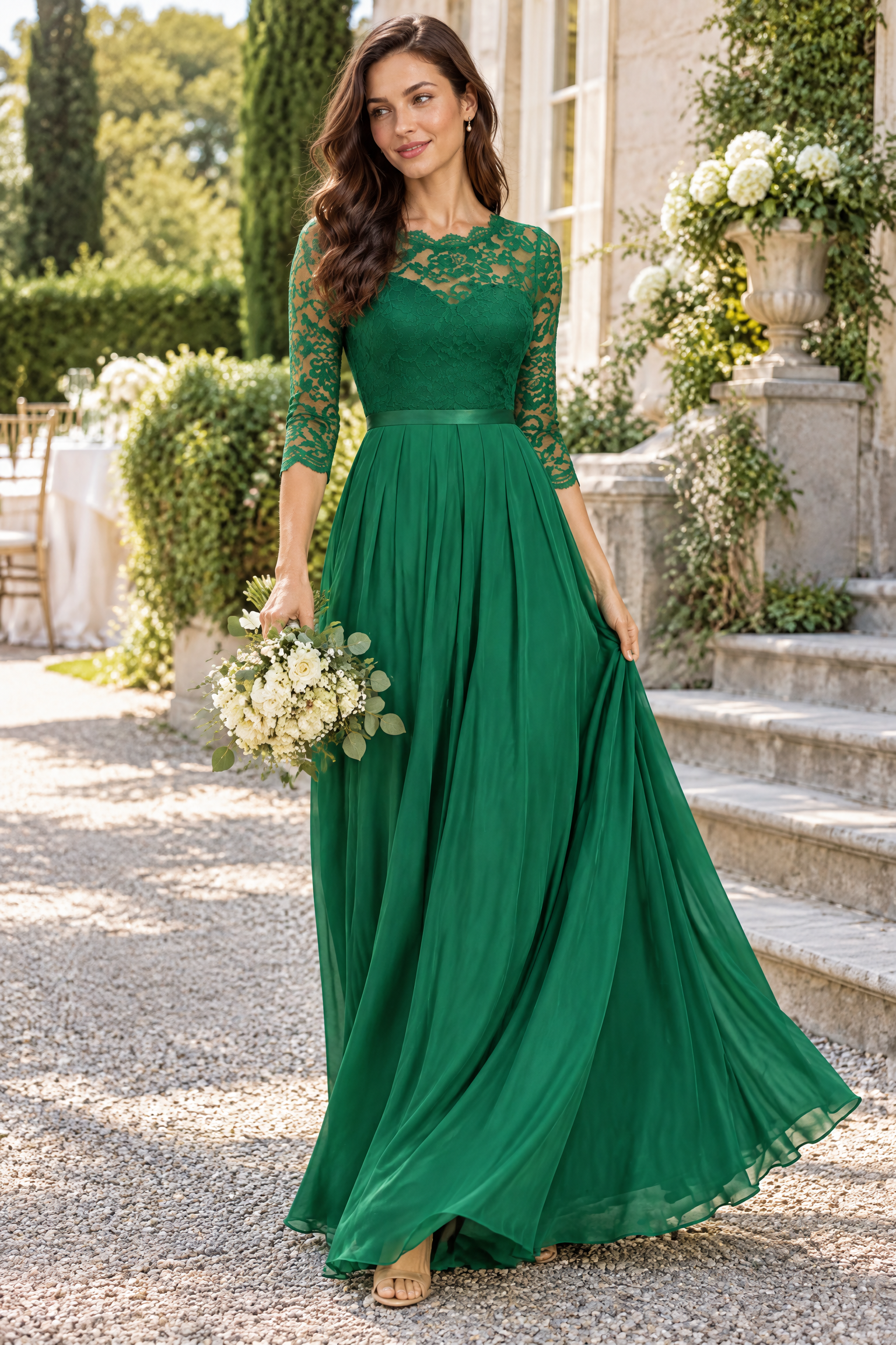 Robe longue verte à empiècement en dentelle | Photo lifestyle | Lounelle Paris