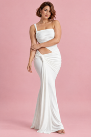 Robe asymétrique blanche à découpe | Porté sur une silhouette plus ronde | Lounelle Paris