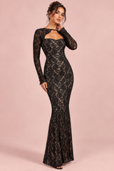 Vestido comprido de renda preto com decote coração