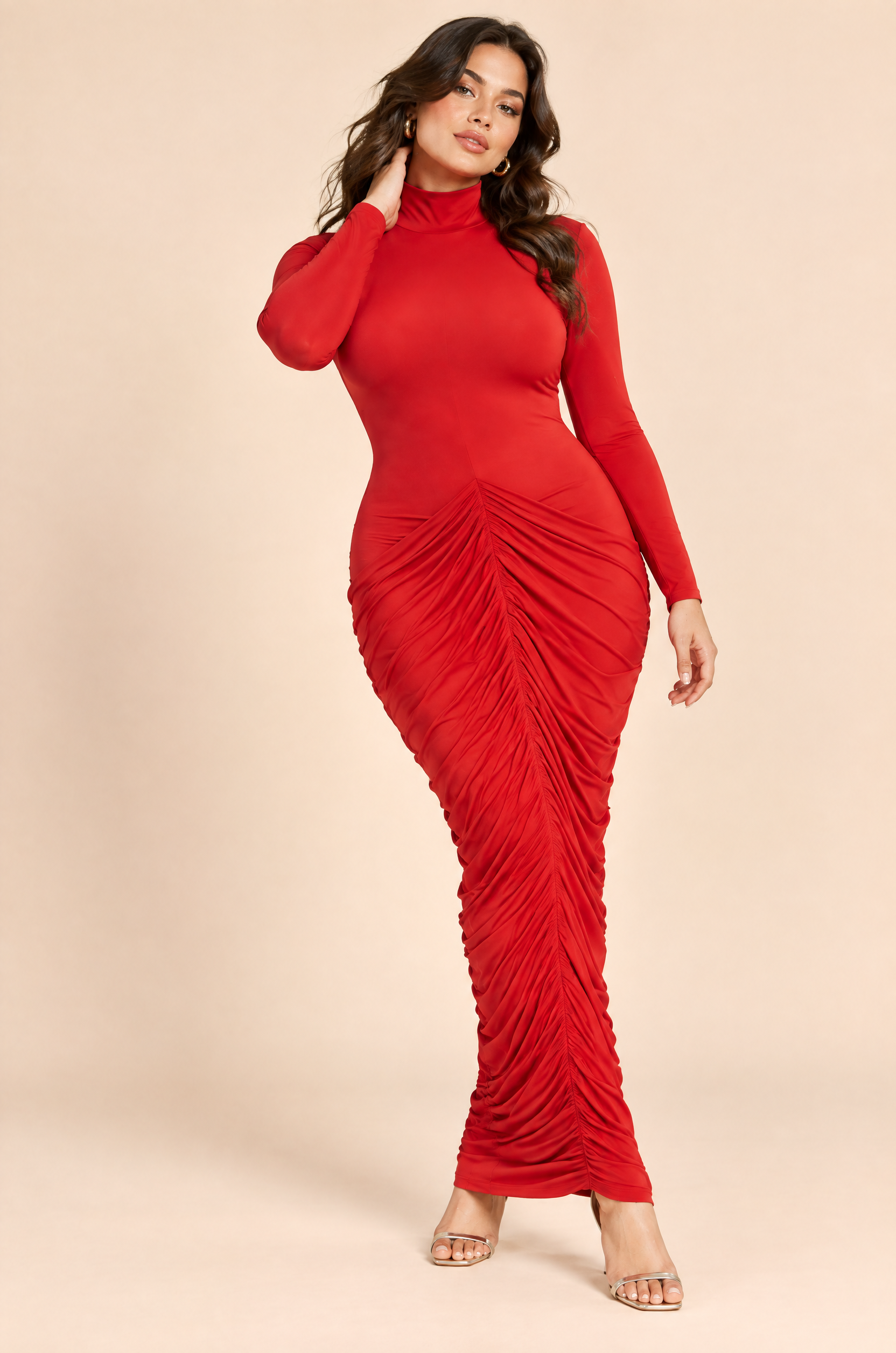 Robe longue rouge froncée à manches longues | Porté sur une autre silhouette | Lounelle Paris