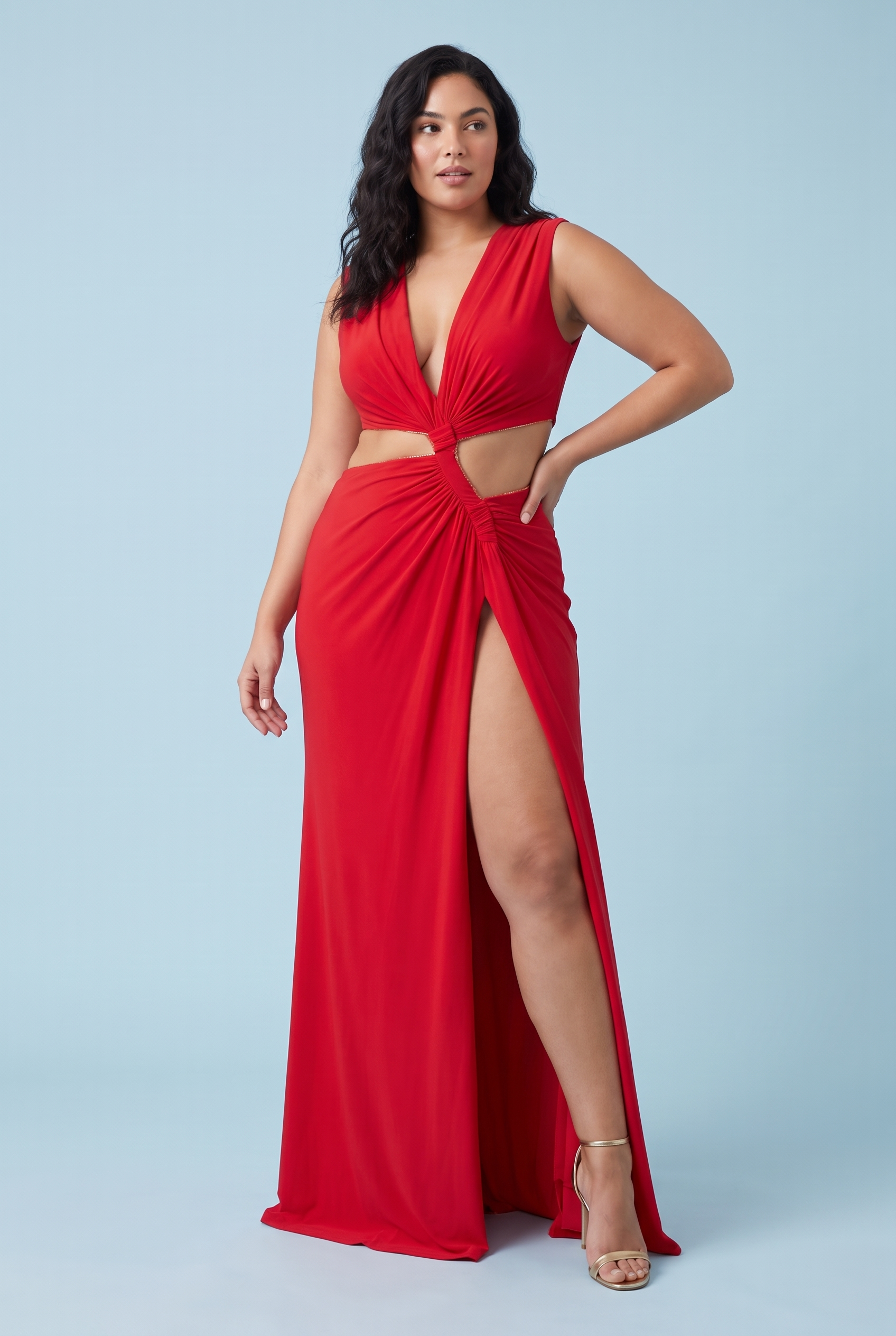 Robe longue rouge à encolure asymétrique, découpes à la taille et détails dorés | Porté sur une autre silhouette | Lounelle Paris