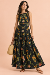 Vestido comprido preto com estampado floral e saia em camadas