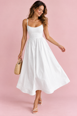 Vestido midi branco evasé com pregas