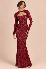 Vestido comprido vermelho de renda com decote em coração