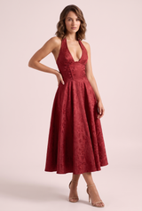 Vestido midi bordô evasé em renda floral com decote em V