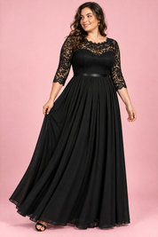 Robe longue noire à empiècement en dentelle | Porté sur une silhouette plus ronde | Lounelle Paris