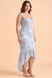 Robe corset bleu ciel à fleurs | Porté sur une silhouette plus ronde | Lounelle Paris